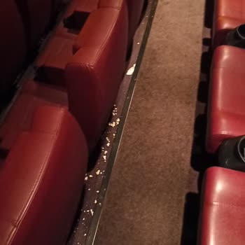 Hijyen Sorunlarıyla Dolup Taşan Sinema Deneyimi