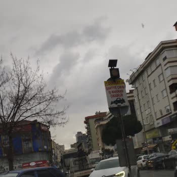 Metro İnşaatı Sonrası Unutulan Tabela Kafa Karıştırıyor