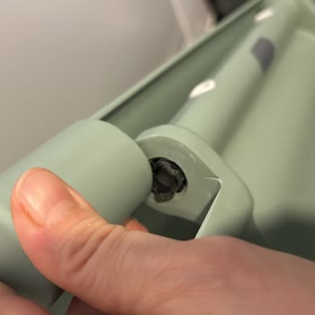 Bocchi Klozet Kapağı Sorunu ve İletişim Zorlukları