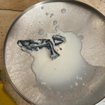 Mis Sütü'nde Beklenmedik Siyah Parçacıklar