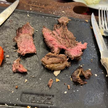 Sırf Et Restoranında Hayal Kırıklığı: Çiğ Et Servisi