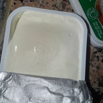 Labne İçerisinde Plastik Benzeri Jel Şoku