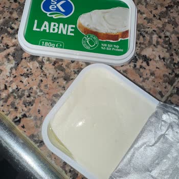 Labne İçerisinde Plastik Benzeri Jel Şoku