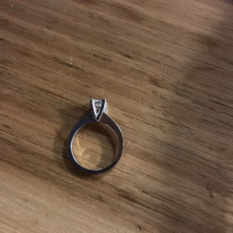 Blue Diamond'dan Eksik Teslimat: Güven Sarsan Yüzük