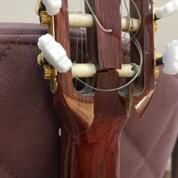 Kırık Gitar Ve Yüksek Kargo Ücreti Mağduriyeti