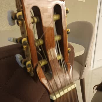 Kırık Gitar Ve Yüksek Kargo Ücreti Mağduriyeti