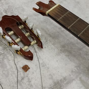 Kırık Gitar Ve Yüksek Kargo Ücreti Mağduriyeti