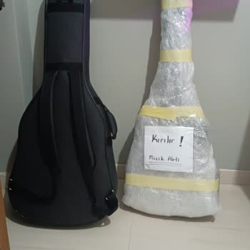 Kırık Gitar Ve Yüksek Kargo Ücreti Mağduriyeti