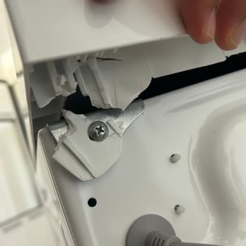 Kırık Çamaşır Makinesi Ve İlgisiz Servis