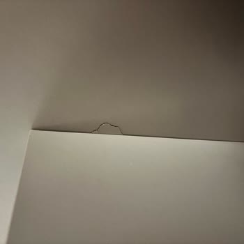 Enza Home'dan Aldığım Dolapta Kendiliğinden Çatlama Sorunu