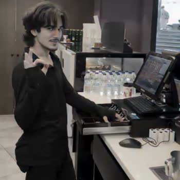 Coffy'de Çalışma Saatleri Karmaşası Ve Rahatsız Edici Davranış