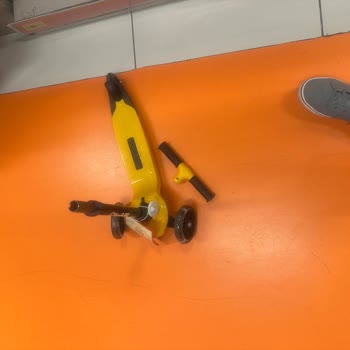 Ebebek Mağazasında Hasarlı Ürünler Tehlike Saçıyor