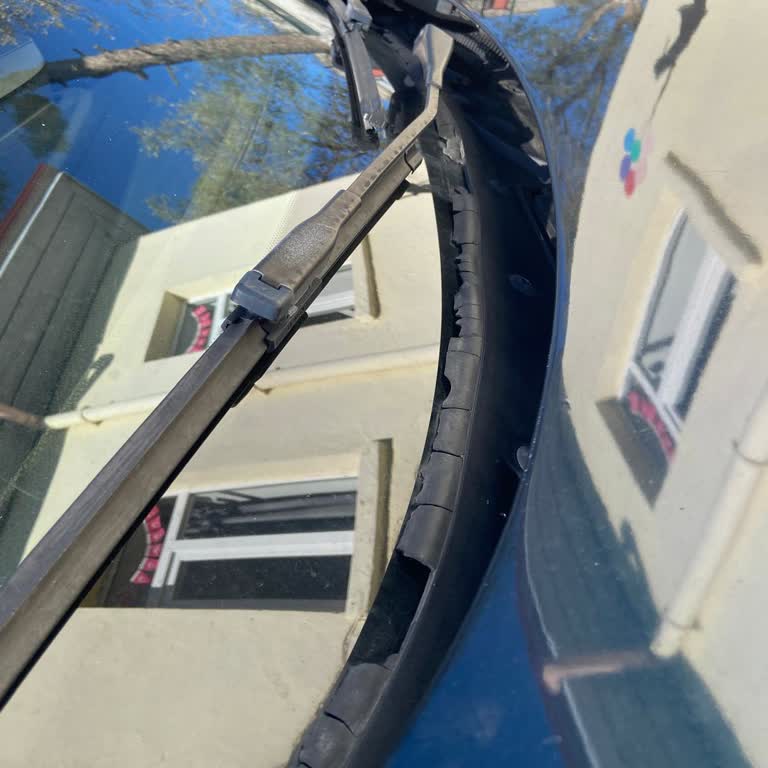 BMW 1.16i Araçta Silecek Izgarası Deformasyonu Ve Su Alma Sorunu