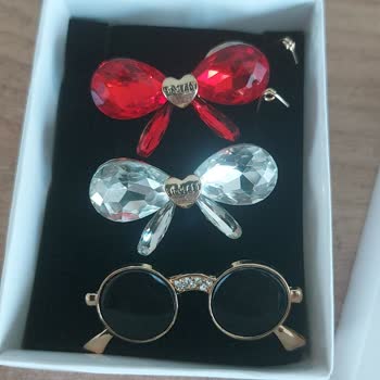 Kırık Broşlarla Hayal Kırıklığı