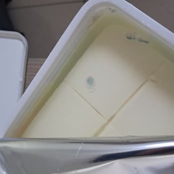 Taze Ürün Beklerken Küflü Peynir Şoku