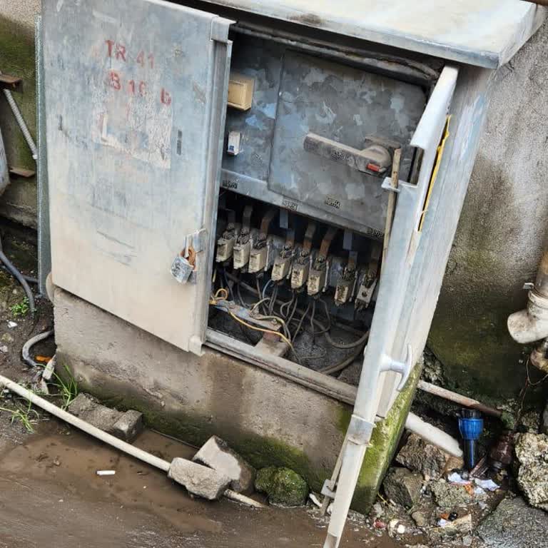 YEDAŞ Tehlike Arz Eden Açık Pano!