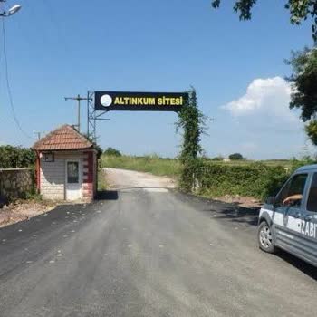 Tehlikeli Köpekler Ve Gizli Tehlikelerle Dolu Bir Site