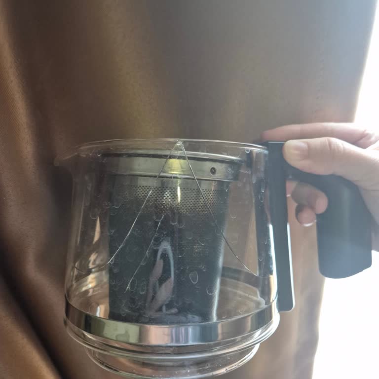 Grundig Çay Makinesi Demlik Çatlağı Şoku