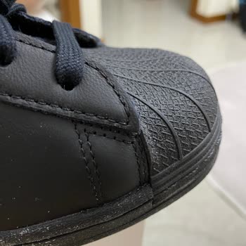 Adidas'tan Üst Üste Defolu Ürün Ve Yetersiz Çözüm