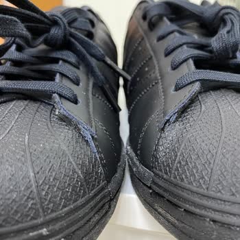 Adidas'tan Üst Üste Defolu Ürün Ve Yetersiz Çözüm