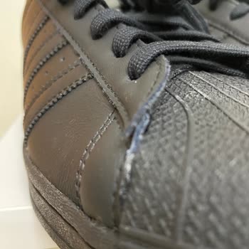 Adidas'tan Üst Üste Defolu Ürün Ve Yetersiz Çözüm