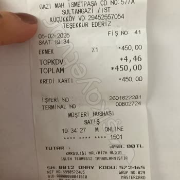 Eftelya Pasta & Tatlı Dünyası Aldığım Pastanın İçinden Kıl Çıktı