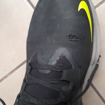 Spor Ayakkabısında 7 Ayda Yırtılma Sorunu