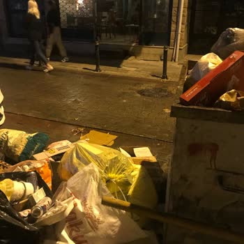 Çöp Konteyneri İşletmemi Tehdit Ediyor