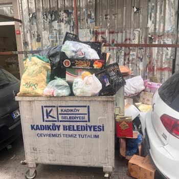 Çöp Konteyneri İşletmemi Tehdit Ediyor