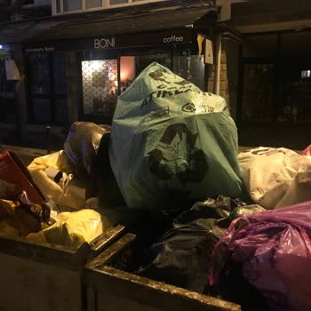 Çöp Konteyneri İşletmemi Tehdit Ediyor