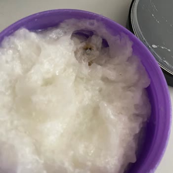 Şampuan İçinden Çıkan Yabancı Cisim Şoku