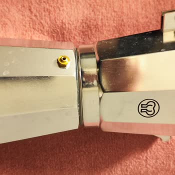 Kırılan Kahve Potu Sapı Ve Yetersiz Müşteri Hizmeti