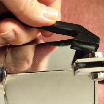 Kırılan Kahve Potu Sapı Ve Yetersiz Müşteri Hizmeti