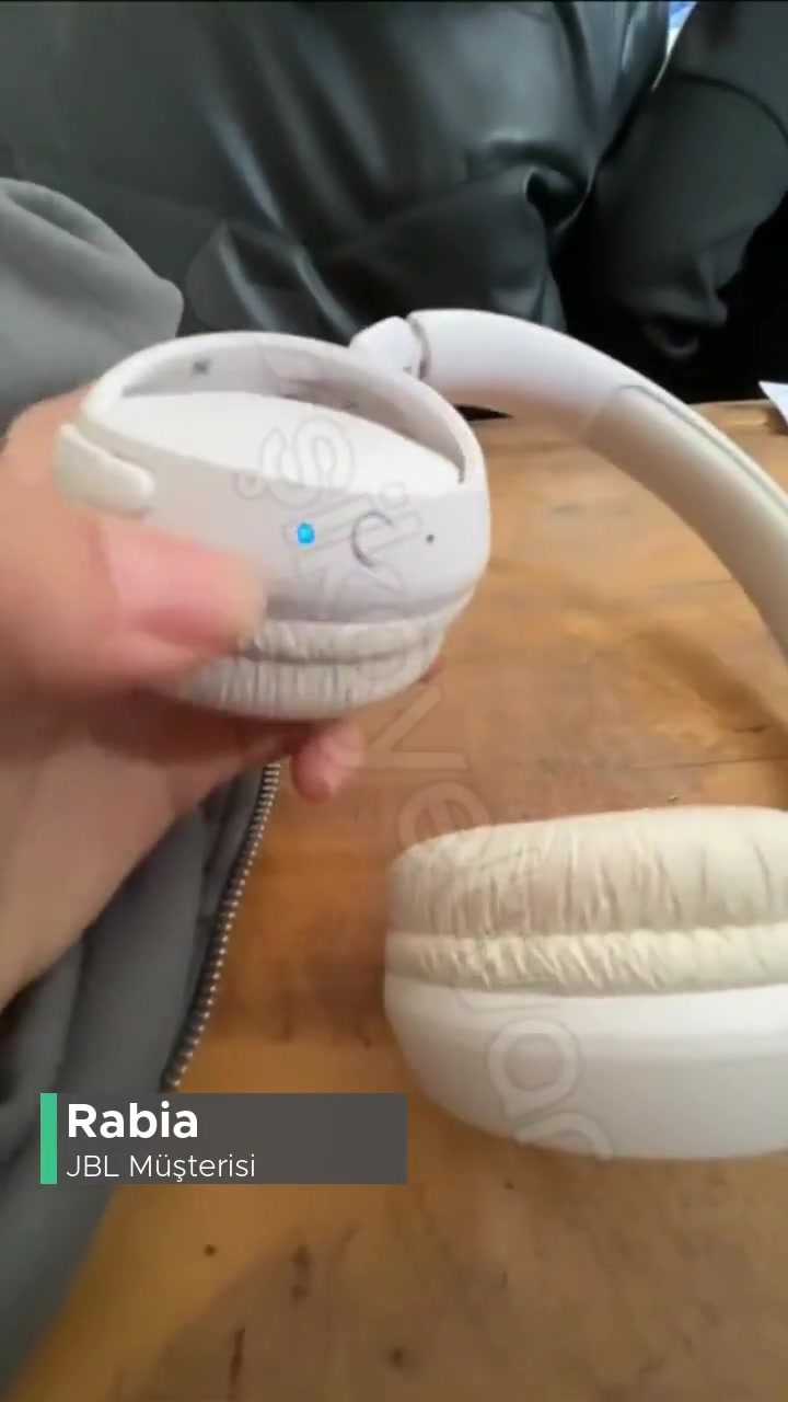 JBL Mavi Işık Yanıp Sönüyor! videonun kapak resmi