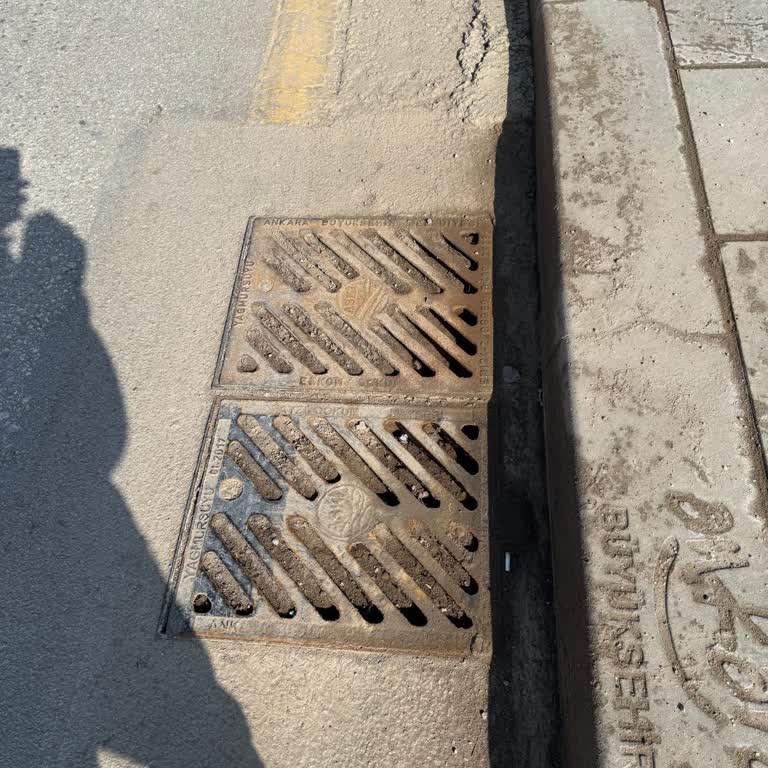 Tıkanan Mazgallar Yüzünden Su Baskını Sorunu