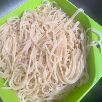 Makarnada Naylon Skandalı: Tadı Kaçan Akşam Yemeği
