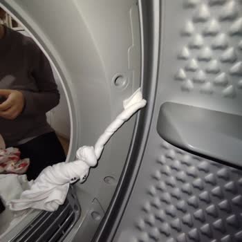 Yeni Alınan Kurutma Makinesi Çamaşırları Yırtıyor