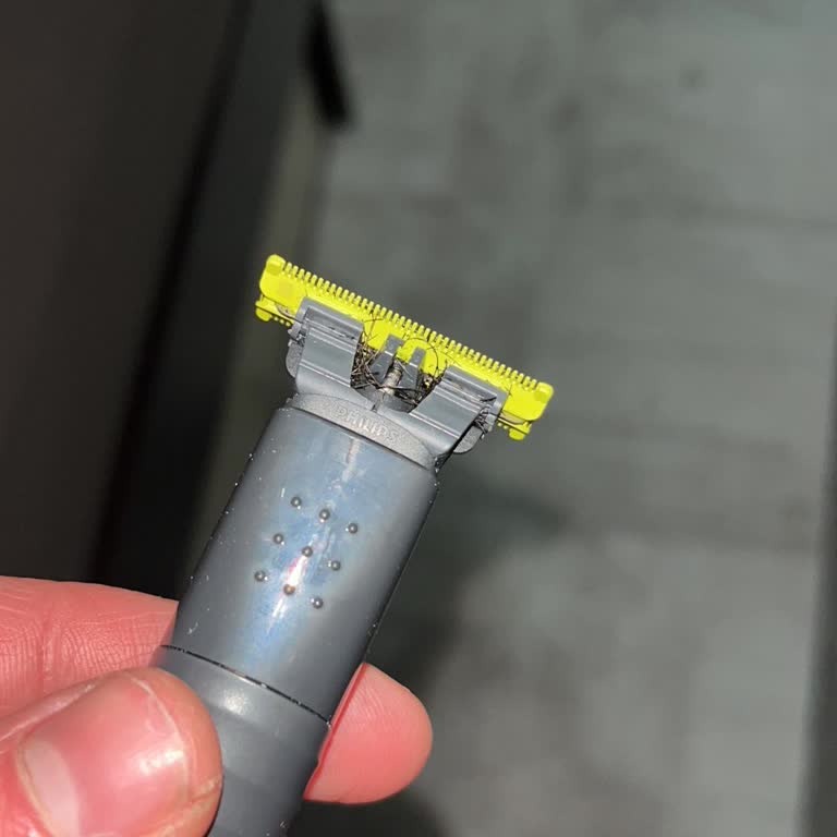 Açık Kutuda Hijyen Riski: Tıraş Makinesi Şoku