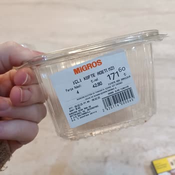 Kuşadası Migros'ta Küflü Meze Şoku!