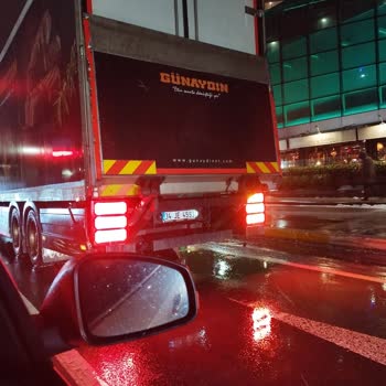 Etiler'de Trafik Güvenliğini Tehdit Eden Restoran Tırı