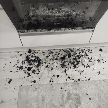 Simfer Fırın Camı Patladı