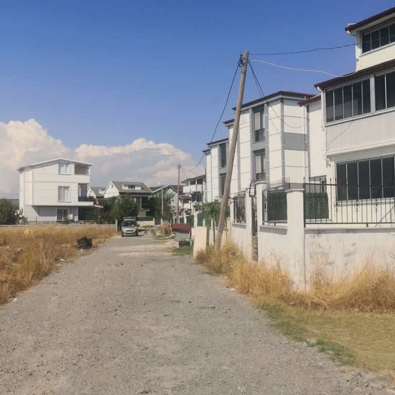 Tahta Direkler Ve Yetersiz Voltaj: Acil Çözüm Bekliyoruz!