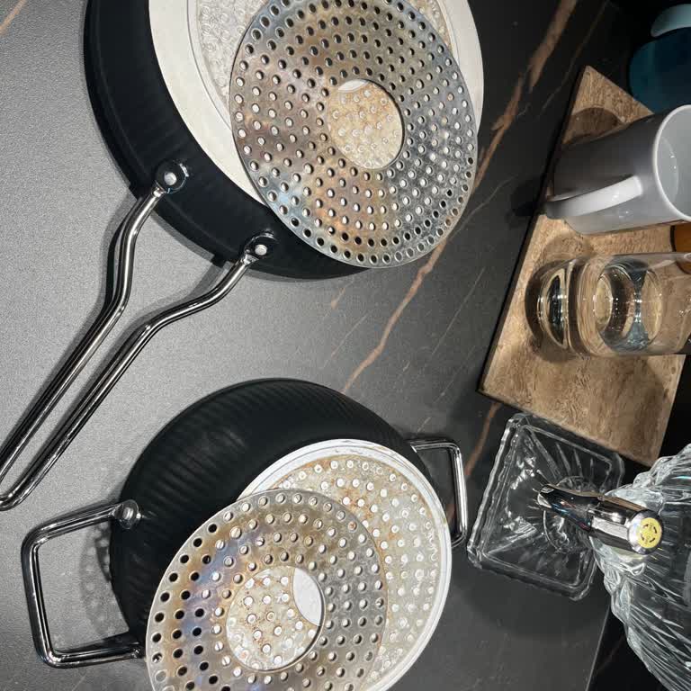 Karaca Jumbo Duplin Black Cookware Base Fell Off—No Warranty Support