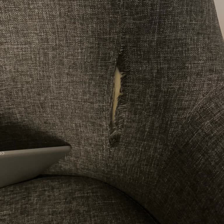 Vivense'den Aldığım Koltukta Yırtık Ve İletişim Sorunları