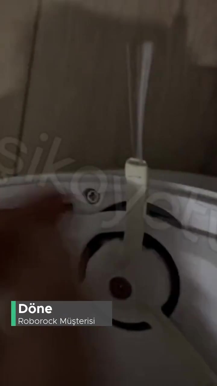 Roborock Q8 Max Robot Süpürge Sorunu! videonun kapak resmi