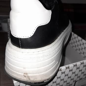 Bir Yıl Dolmadan Çöpe Giden Ayakkabı