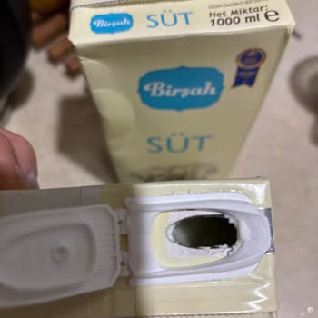 Bozuk Süt Şikayeti: Sarı Su Ve Çökelek Karışımı