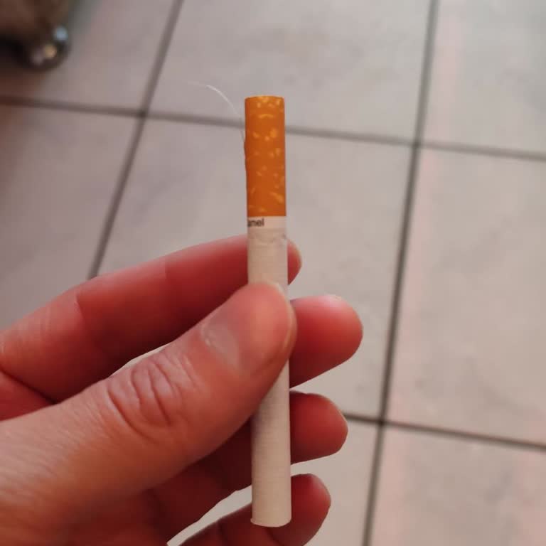 Sigara Paketinden Çıkan Plastik İp Şikayeti