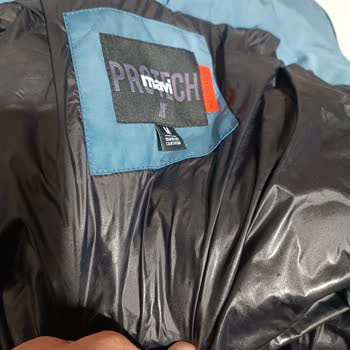 Mavi Jeans Sold Me a Defective Water Repellent Jacket That Soaks from the Inside