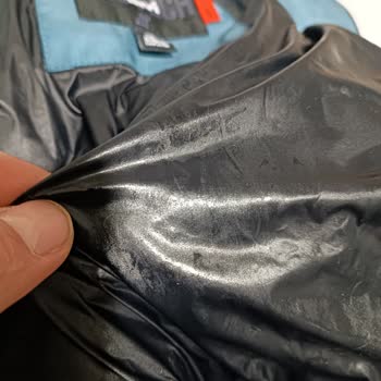 Mavi Jeans Sold Me a Defective Water Repellent Jacket That Soaks from the Inside